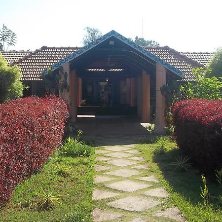 Stay Simple Riverdale Resort Hassan Bagian luar foto