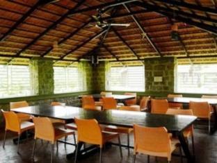 Stay Simple Riverdale Resort Hassan Bagian luar foto