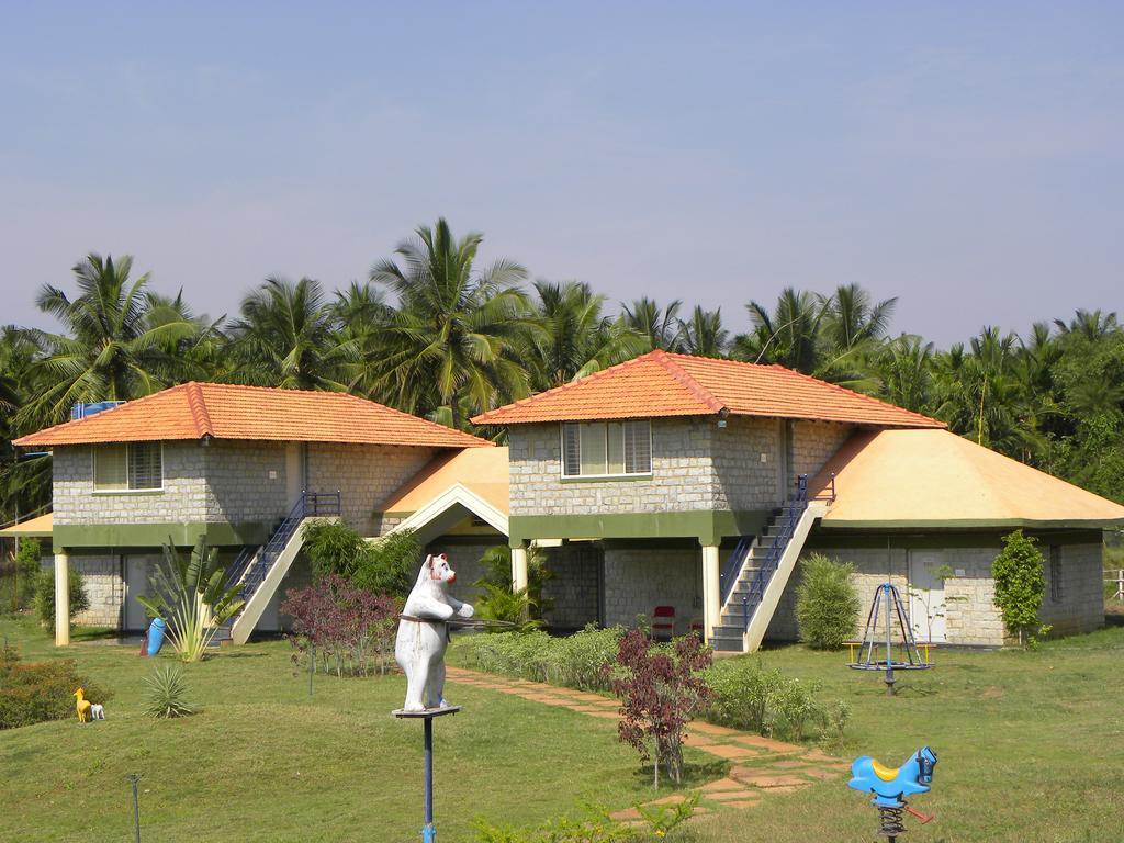 Stay Simple Riverdale Resort Hassan Bagian luar foto