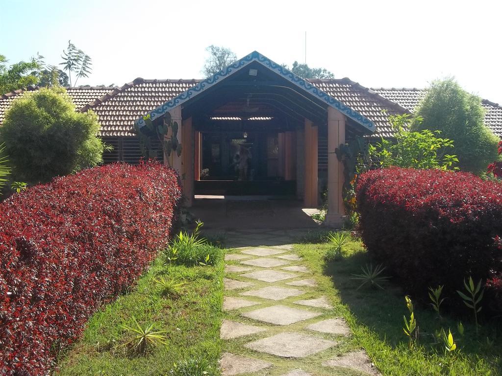Stay Simple Riverdale Resort Hassan Bagian luar foto