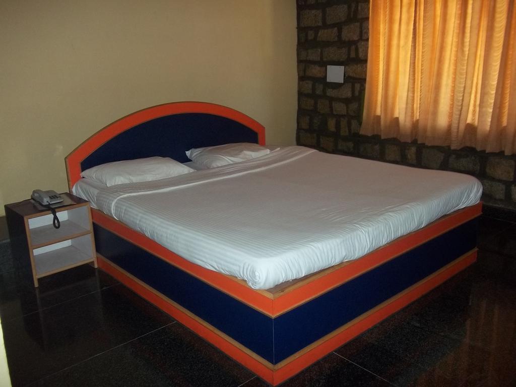 Stay Simple Riverdale Resort Hassan Bagian luar foto