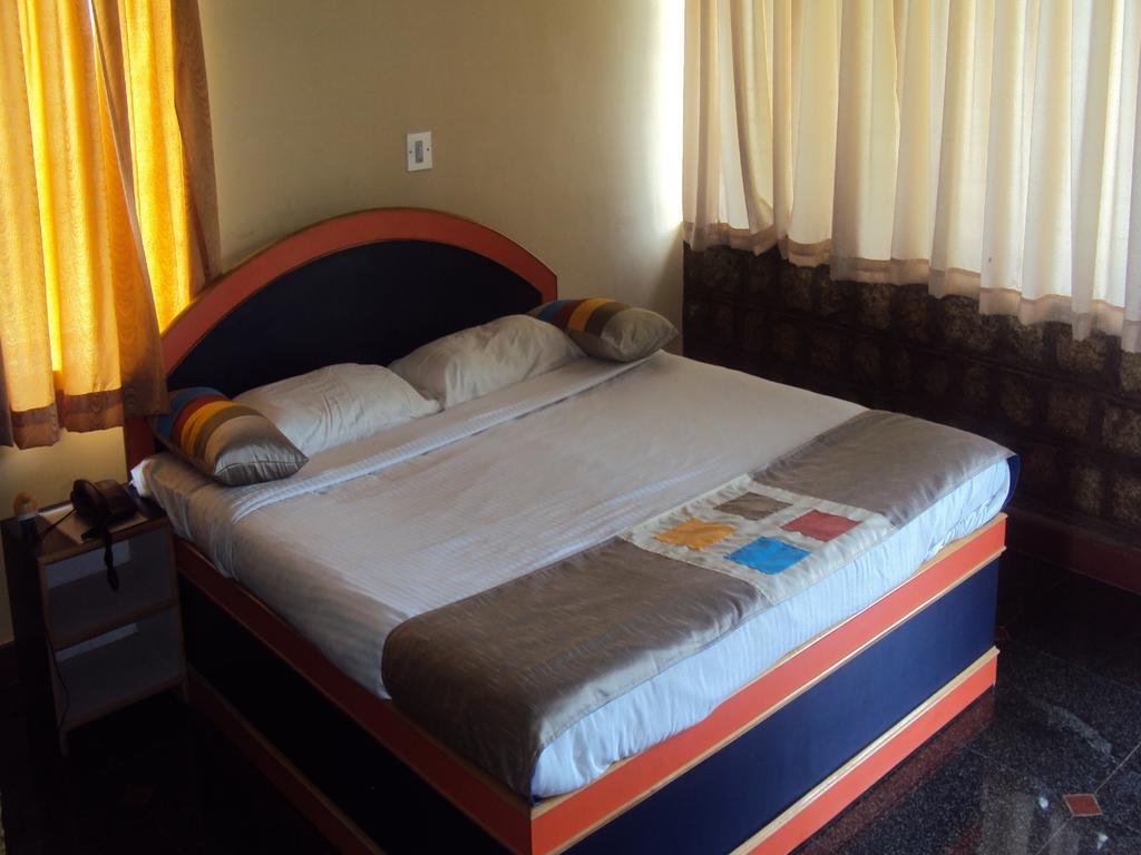 Stay Simple Riverdale Resort Hassan Bagian luar foto